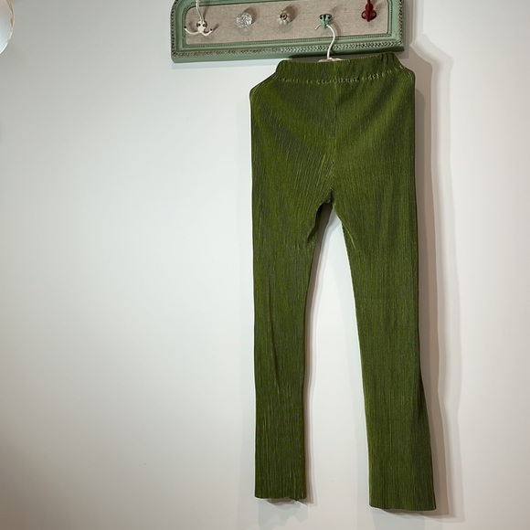 NWOT OLIVE GREEN PLEATED FLATE LEG PANTS & tube top size small women’s - Picture 7 of 8